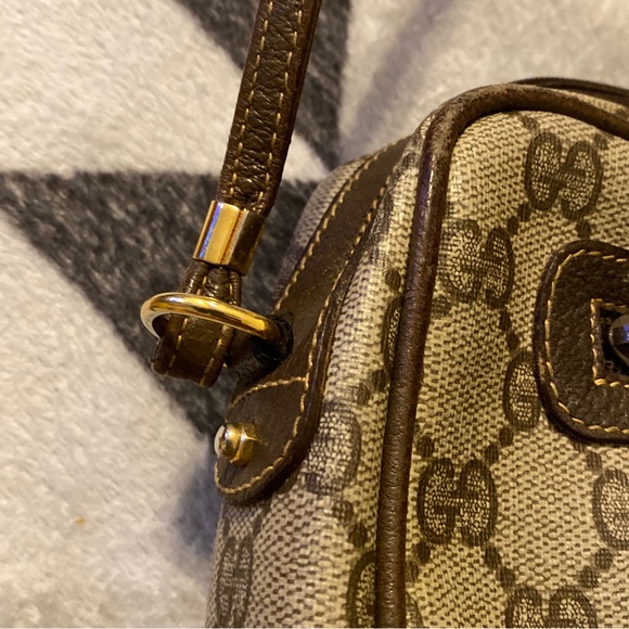 Vintage Gucci crossbody bag! - Picture 5 of 13